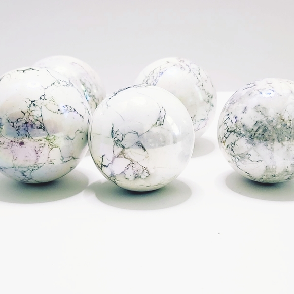 NWT Angel Aurora, Howlite, sphere, crystals, metaphysical, sage, Tarot, jewe… - Picture 3 of 6